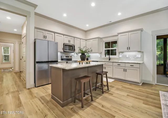 Photo 2 of Single family home for sale at 106 Tavistock Ln, Fairfield Glade, TN 38558 | MLS# 1353113 | Listing updated on 2026-09-09