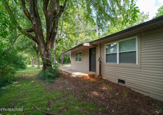 Photo 2 of Single family home for sale at 1319 Boyds Creek Hwy, Seymour, TN 37865 | MLS# 1353133 | Listing updated on 2026-10-06
