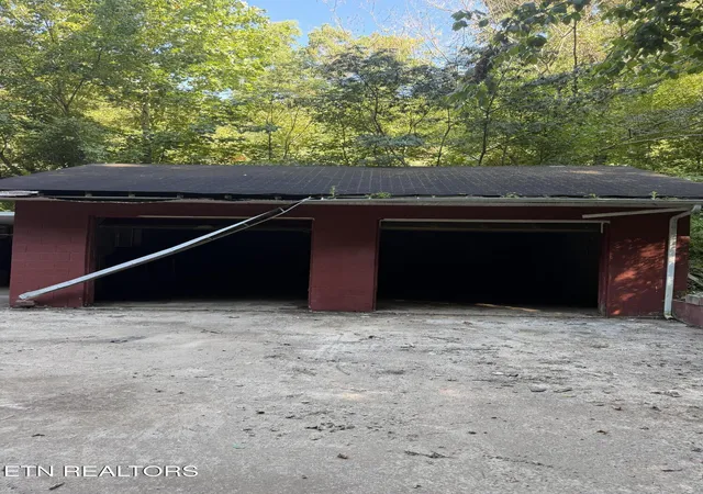 Photo 4 of Sale Pending at 260 Dark Hollow Rd, Andersonville, TN 37705 | MLS# 1353137 | Listing updated on 2026-09-23