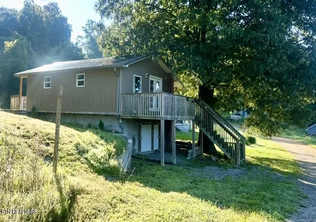 Photo 1 of Single family home for sale at 303 Robertson Ln, Speedwell, TN 37870 | MLS# 1353256 | Listing updated on 2026-08-27