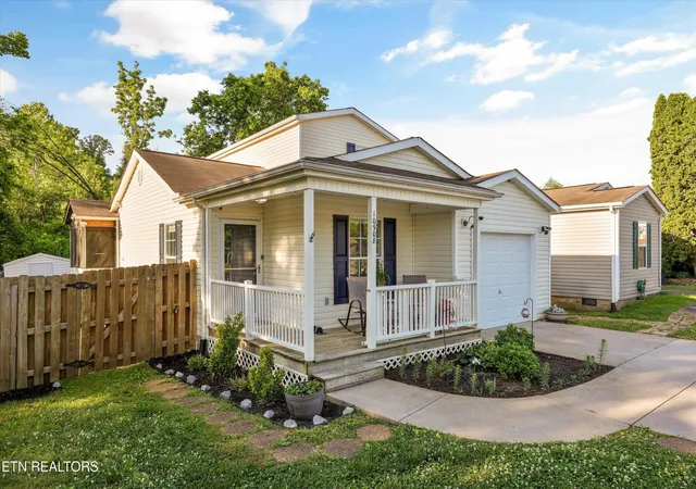 Photo 2 of Single family home for sale at 10508 Lone Star Wy, Knoxville, TN 37932 | MLS# 1353029 | Listing updated on 2026-09-10