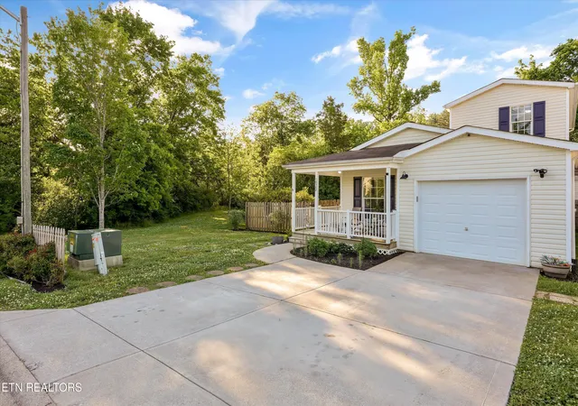 Photo 3 of Single family home for sale at 10508 Lone Star Wy, Knoxville, TN 37932 | MLS# 1353029 | Listing updated on 2026-09-10