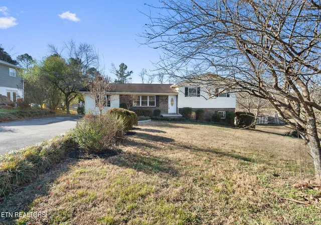 Photo 3 of Sale Pending at 2442 Se Ella Dr Dr, Cleveland, TN 37323 | MLS# 1353214 | Listing updated on 2026-09-09