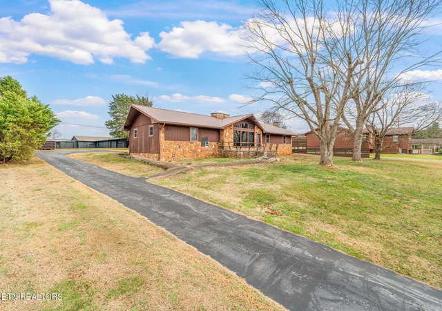 Photo 2 of Single family home for sale at 844 Collie Cove Ct, Friendsville, TN 37737 | MLS# 1353179 | Listing updated on 2026-08-26