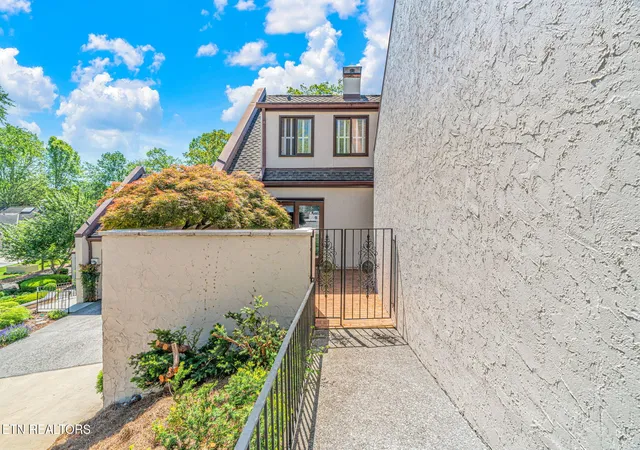 Photo 2 of Sale Pending at 1246 Orleans Dr, Knoxville, TN 37919 | MLS# 1353494 | Listing updated on 2026-09-04