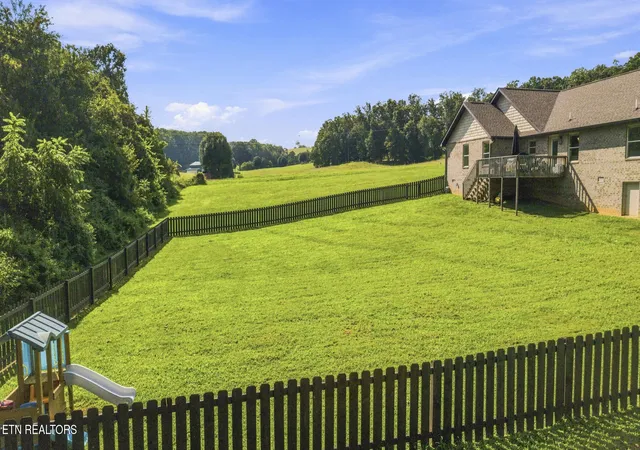 Photo 4 of Single family home for sale at 408 Melford Dr, Strawberry Plains, TN 37871 | MLS# 1353635 | Listing updated on 2026-09-15