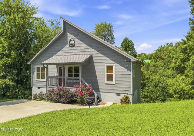 Photo 2 of Single family home for sale at 353 Oak Lake Dr, Sevierville, TN 37876 | MLS# 1353191 | Listing updated on 2026-10-06