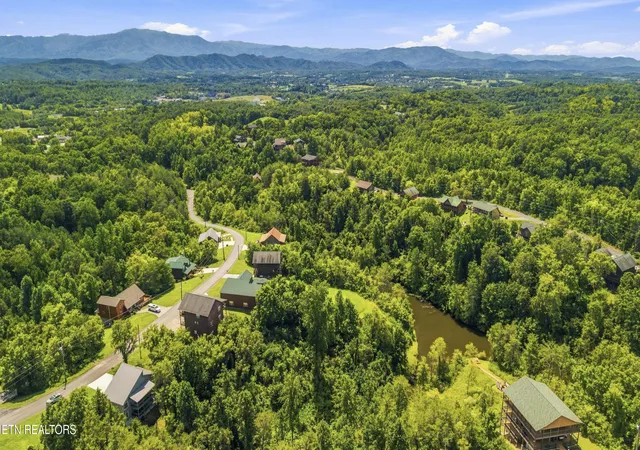 Photo 3 of Single family home for sale at 353 Oak Lake Dr, Sevierville, TN 37876 | MLS# 1353191 | Listing updated on 2026-10-06