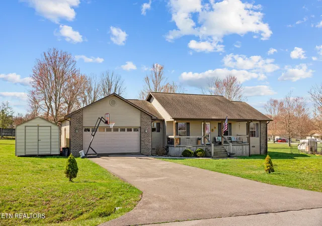 Photo 3 of Single family home for sale at 34 Lakyn Dr, Crossville, TN 38571 | MLS# 1353075 | Listing updated on 2026-08-25