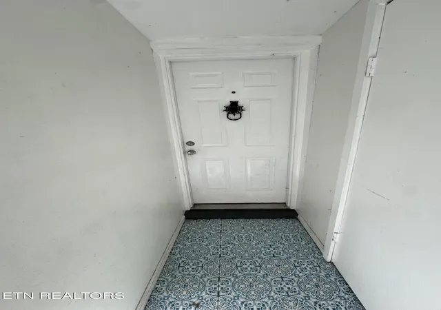 Photo 3 of Single family home for sale at 1300 Yellowstone Rd, Knoxville, TN 37914 | MLS# 1353085 | Listing updated on 2026-08-26