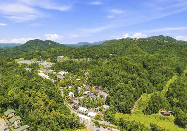 Photo 3 of Condo for sale at 818 Golf View Blvd #UNIT 1401, Pigeon Forge, TN 37863 | MLS# 1353199 | Listing updated on 2026-09-19