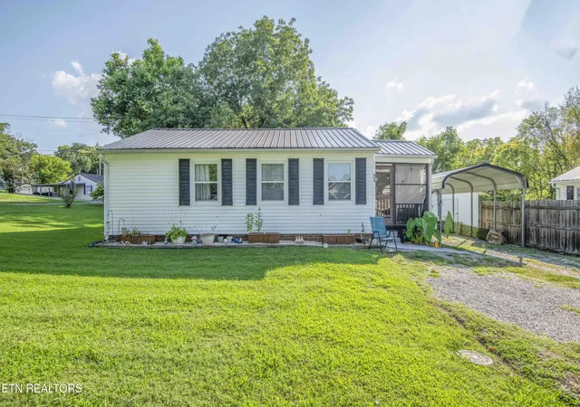 Photo 1 of Sale Pending at 602 Fontana Ave, Maryville, TN 37804 | MLS# 1353094 | Listing updated on 2026-08-30