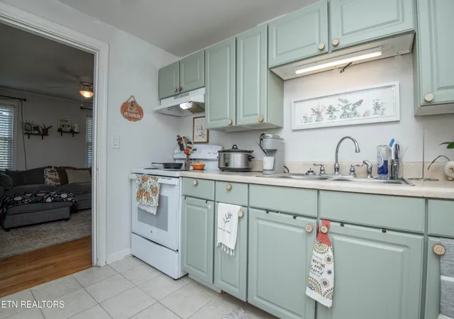 Photo 4 of Sale Pending at 602 Fontana Ave, Maryville, TN 37804 | MLS# 1353094 | Listing updated on 2026-08-30