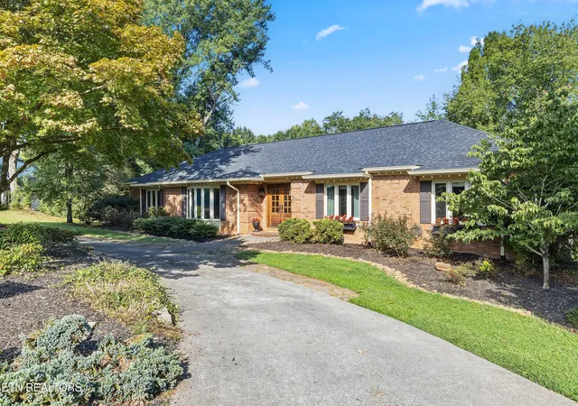 Photo 3 of Single family home for sale at 2301 Craig Cvs Rd, Knoxville, TN 37919 | MLS# 1353831 | Listing updated on 2026-09-03
