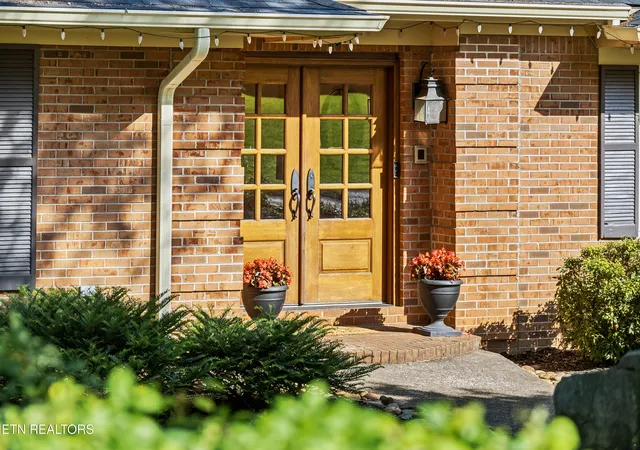 Photo 4 of Single family home for sale at 2301 Craig Cvs Rd, Knoxville, TN 37919 | MLS# 1353831 | Listing updated on 2026-09-03