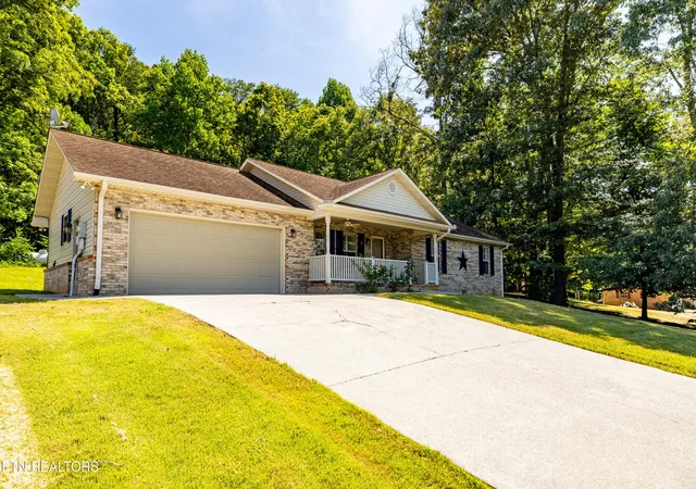 Photo 2 of Sale Pending at 4306 Nolan Dr, Maryville, TN 37801 | MLS# 1353185 | Listing updated on 2026-09-18