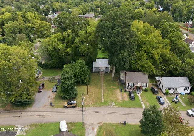 Photo 3 of Single family home for sale at 314 Oakland St, Knoxville, TN 37914 | MLS# 1353156 | Listing updated on 2026-08-26