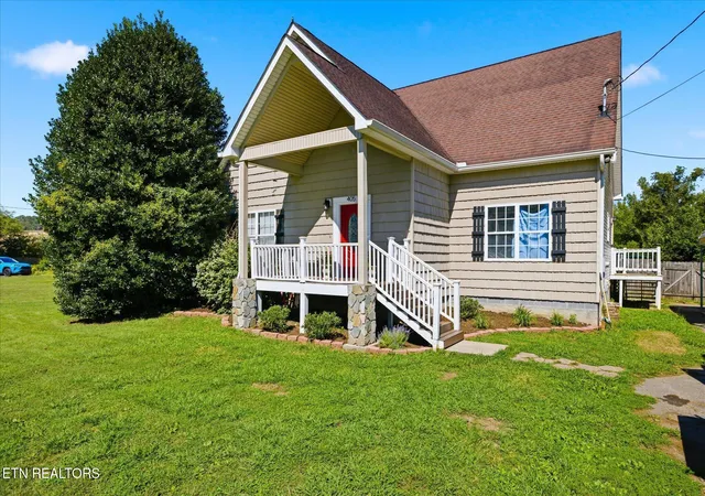 Photo 2 of Single family home for sale at 405 Douglas Ln, Clinton, TN 37716 | MLS# 1353141 | Listing updated on 2026-09-17