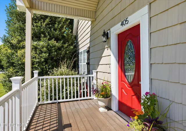 Photo 3 of Single family home for sale at 405 Douglas Ln, Clinton, TN 37716 | MLS# 1353141 | Listing updated on 2026-09-17