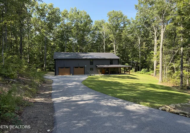 Photo 2 of Single family home for sale at 236 Hillsway, Crossville, TN 38555 | MLS# 1353192 | Listing updated on 2026-08-26