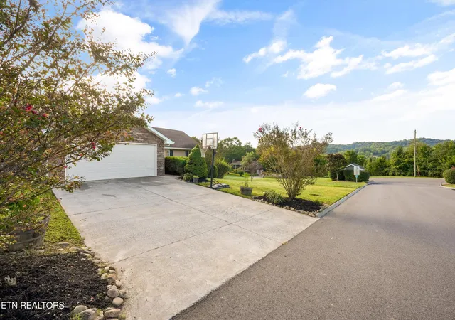 Photo 2 of Single family home for sale at 1006 Stones Throw Ln, Sevierville, TN 37876 | MLS# 1353505 | Listing updated on 2026-09-15
