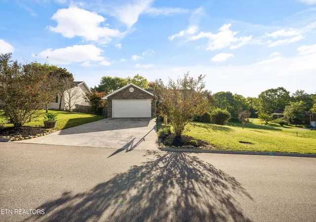 Photo 3 of Single family home for sale at 1006 Stones Throw Ln, Sevierville, TN 37876 | MLS# 1353505 | Listing updated on 2026-09-15