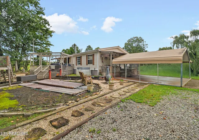 Photo 3 of Single family home for sale at 592 Heidel Rd, Wartburg, TN 37887 | MLS# 1353152 | Listing updated on 2026-09-10