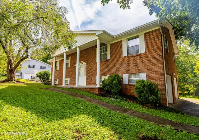 Photo 3 of Single family home for sale at 3073 Marvin Cir, Maryville, TN 37803 | MLS# 1353527 | Listing updated on 2026-09-15