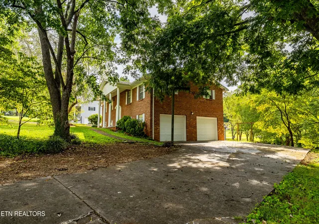 Photo 3 of Single family home for sale at 3073 Marvin Cir, Maryville, TN 37803 | MLS# 1353527 | Listing updated on 2026-09-15