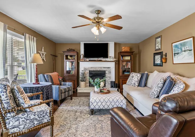 Photo 3 of Sale Pending at 5635 Brandon Park Dr, Maryville, TN 37804 | MLS# 1353728 | Listing updated on 2026-09-08