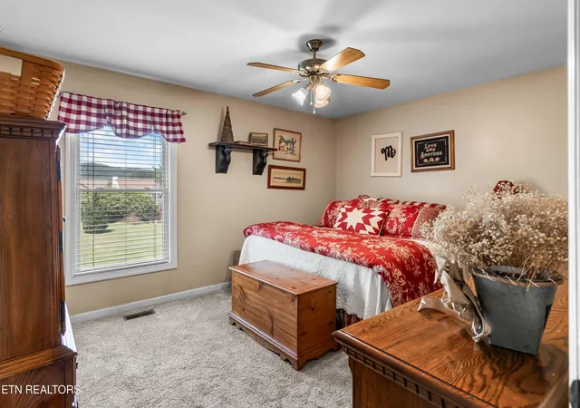 Photo 4 of Sale Pending at 5635 Brandon Park Dr, Maryville, TN 37804 | MLS# 1353728 | Listing updated on 2026-09-08