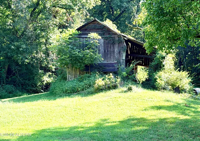 Photo 13 of Single family home for sale at 208 E Main Ave, Friendsville, TN 37737 | MLS# 1353205 | Listing updated on 2026-10-05