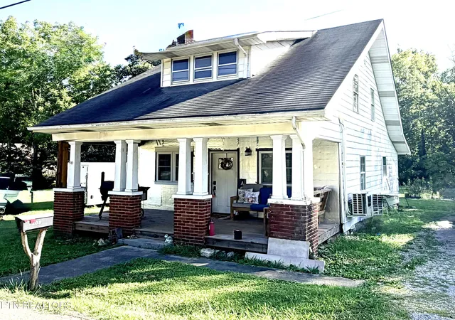 Photo 1 of Single family home for sale at 208 E Main Ave, Friendsville, TN 37737 | MLS# 1353205 | Listing updated on 2026-10-05