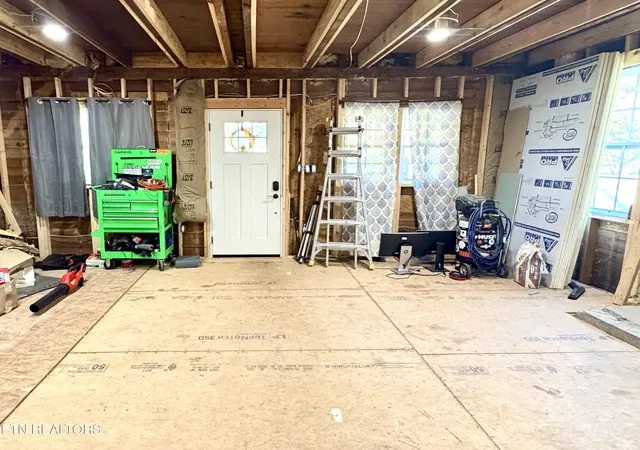 Photo 3 of Single family home for sale at 208 E Main Ave, Friendsville, TN 37737 | MLS# 1353205 | Listing updated on 2026-10-05