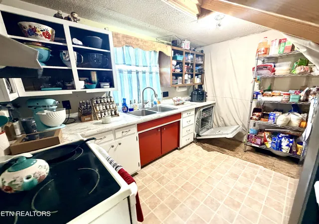 Photo 3 of Single family home for sale at 208 E Main Ave, Friendsville, TN 37737 | MLS# 1353205 | Listing updated on 2026-10-05