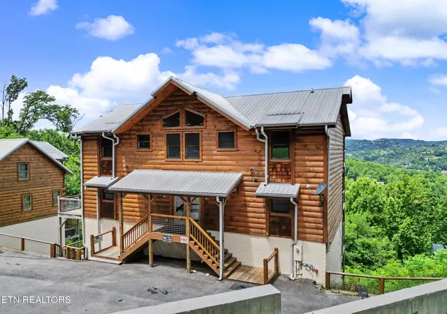 Photo 3 of Single family home for sale at 240 / 244 Stone Fence Ln, Gatlinburg, TN 37738 | MLS# 1353226 | Listing updated on 2026-08-26