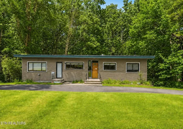 Photo 3 of Sale Pending at 103 Endicott Ln, Oak Ridge, TN 37830 | MLS# 1353360 | Listing updated on 2026-09-15