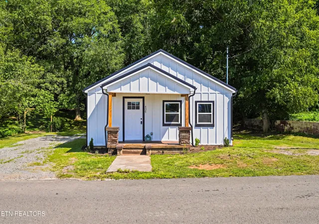 Photo 1 of Single family home for sale at 408 Prospect Ave, Newport, TN 37821 | MLS# 1353298 | Listing updated on 2026-09-15