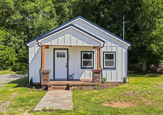 Photo 2 of Single family home for sale at 408 Prospect Ave, Newport, TN 37821 | MLS# 1353298 | Listing updated on 2026-09-15