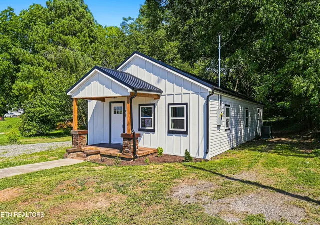 Photo 3 of Single family home for sale at 408 Prospect Ave, Newport, TN 37821 | MLS# 1353298 | Listing updated on 2026-09-15