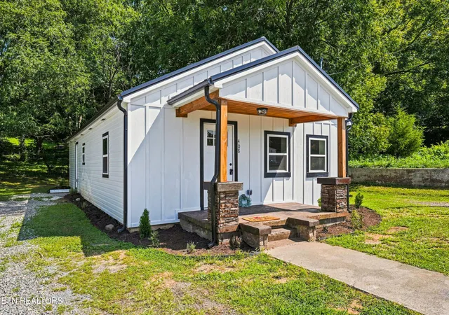 Photo 3 of Single family home for sale at 408 Prospect Ave, Newport, TN 37821 | MLS# 1353298 | Listing updated on 2026-09-15