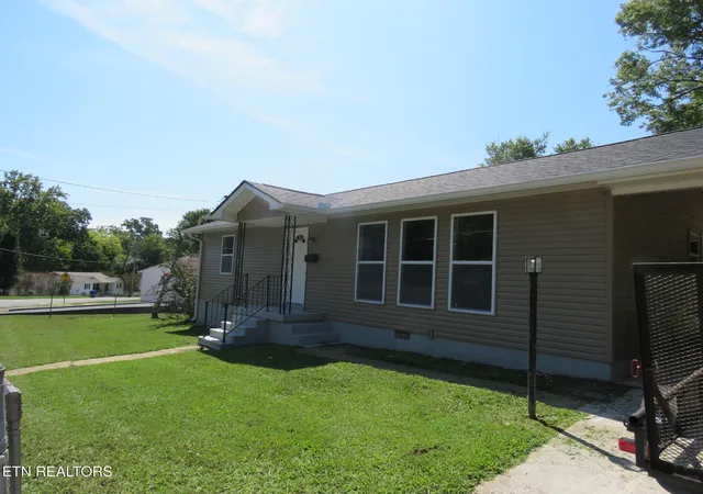 Photo 1 of Single family home for sale at 147 Athens Rd, Oak Ridge, TN 37830 | MLS# 1353242 | Listing updated on 2026-09-11