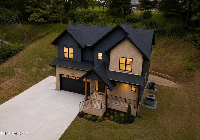 Photo 2 of Single family home for sale at 4916 Skyview Dr, Knoxville, TN 37917 | MLS# 1353243 | Listing updated on 2026-10-08