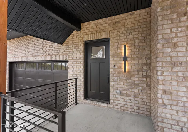 Photo 3 of Single family home for sale at 4916 Skyview Dr, Knoxville, TN 37917 | MLS# 1353243 | Listing updated on 2026-10-08