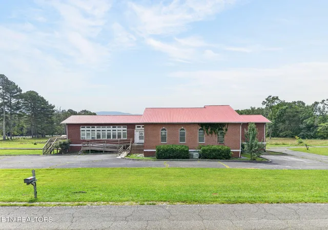 Photo 2 of Single family home for sale at 10174 Vandever Rd, Crossville, TN 38572 | MLS# 1353249 | Listing updated on 2026-09-23