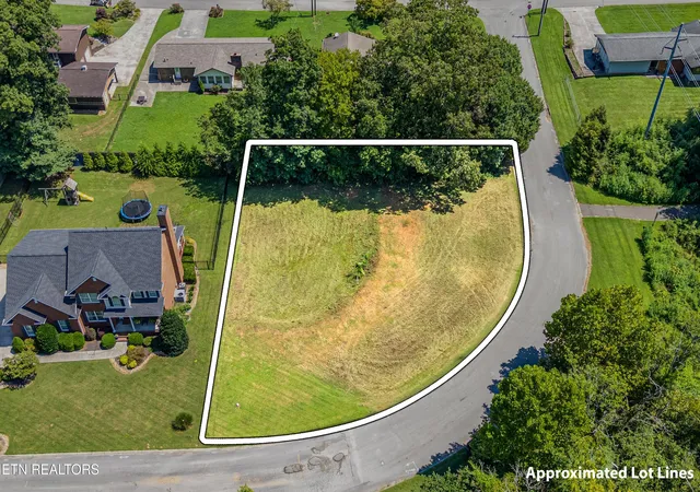 Photo 3 of Sale Pending at 7304 Country Meadow Dr, Knoxville, TN 37918 | MLS# 1353874 | Listing updated on 2026-09-14