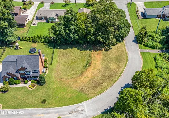 Photo 3 of Sale Pending at 7304 Country Meadow Dr, Knoxville, TN 37918 | MLS# 1353874 | Listing updated on 2026-09-14