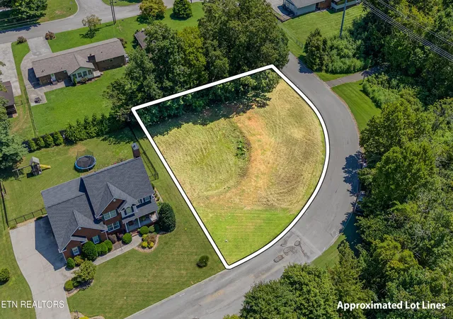 Photo 4 of Sale Pending at 7304 Country Meadow Dr, Knoxville, TN 37918 | MLS# 1353874 | Listing updated on 2026-09-14