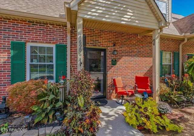 Single family home for sale at 6906 Kings Crossing Way Way, Knoxville, TN 37918 | MLS# 1353411