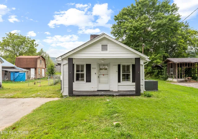 Photo 2 of Sale Pending at 723 N Kingston Ave, Rockwood, TN 37854 | MLS# 1353309 | Listing updated on 2026-08-27